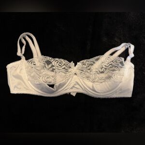 Chic White Lace Underwire Bra